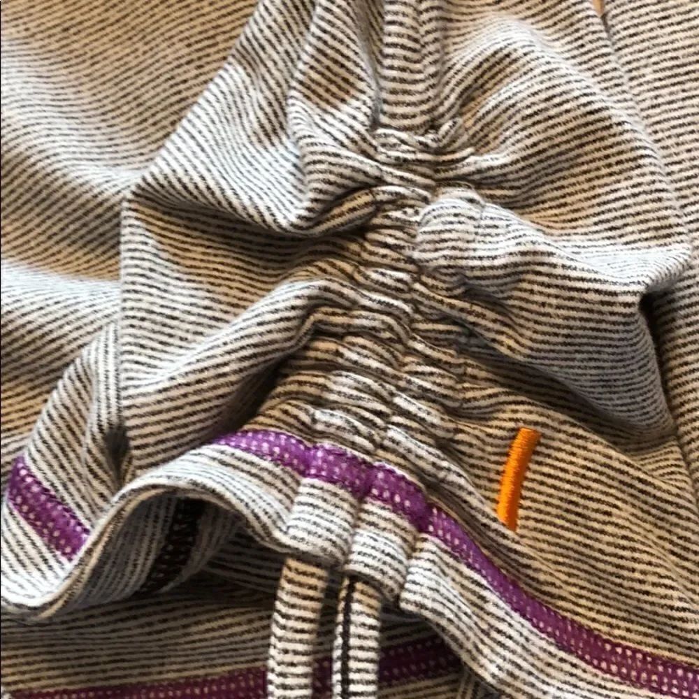 Euc Lucy Lucy-Tech Ls Stripedtee W/ Ruchingsmall — image 2 of 8